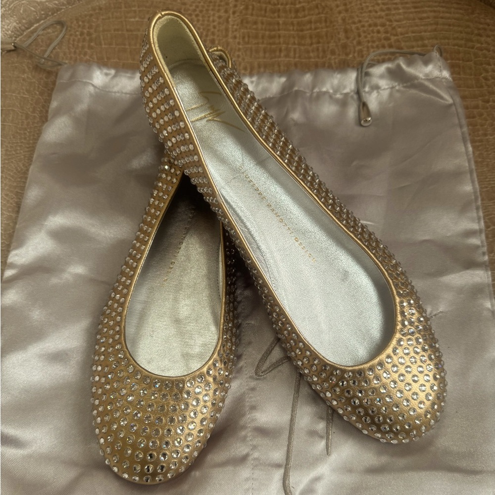 NWOT Giuseppe Zanotti gold leather flats with Swavroski crystals. Size 38.